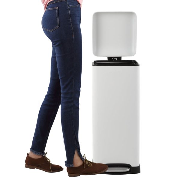 Betty Retro 30 Liters/8 Gallon Trash Can