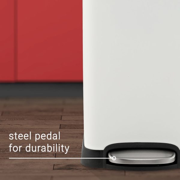 Betty Retro Mini 12 Liter/3.2 Gallon Step-Open Trash Can