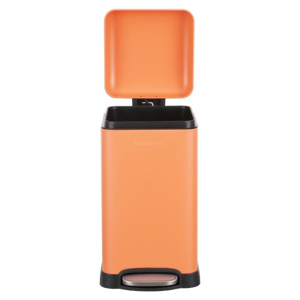 Betty Retro Mini 12 Liter/3.2 Gallon Step-Open Trash Can