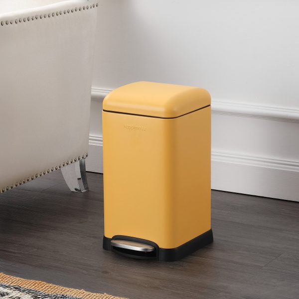 Betty Retro Mini 12 Liter/3.2 Gallon Step-Open Trash Can